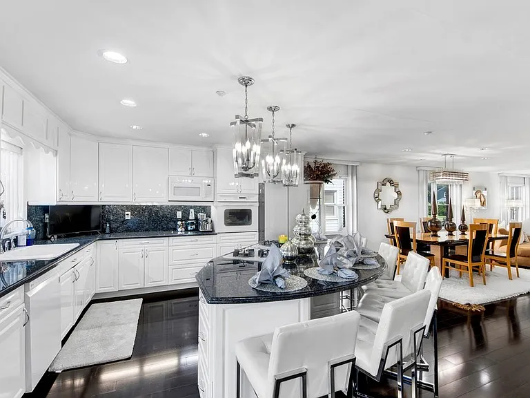 27 Woodside Ave #A — Photo 8