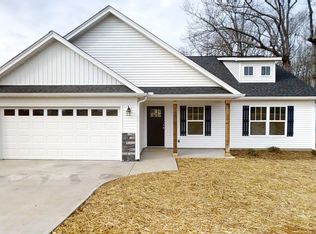 9 Bridges Ave, Marietta, SC 29661