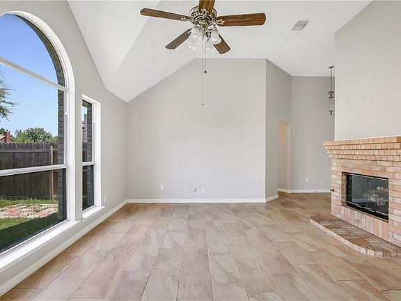4th image of 1533 Cool Springs Dr