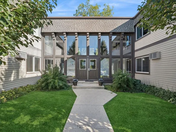 131 E Mill St APT 104, Wauconda, IL 60084
