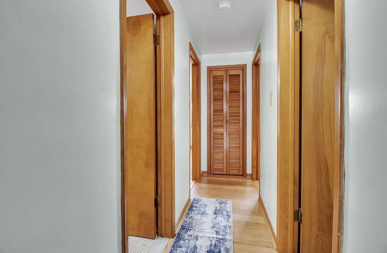 2 bed, 900 sqft, $1,300 — Photo 4