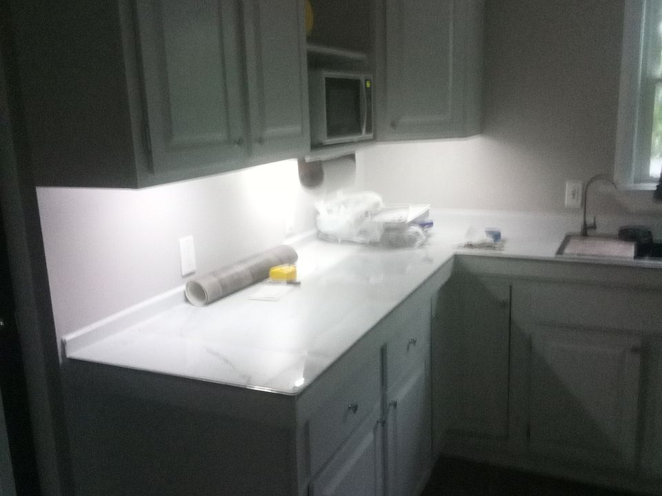 Kitchen with counter light dimable