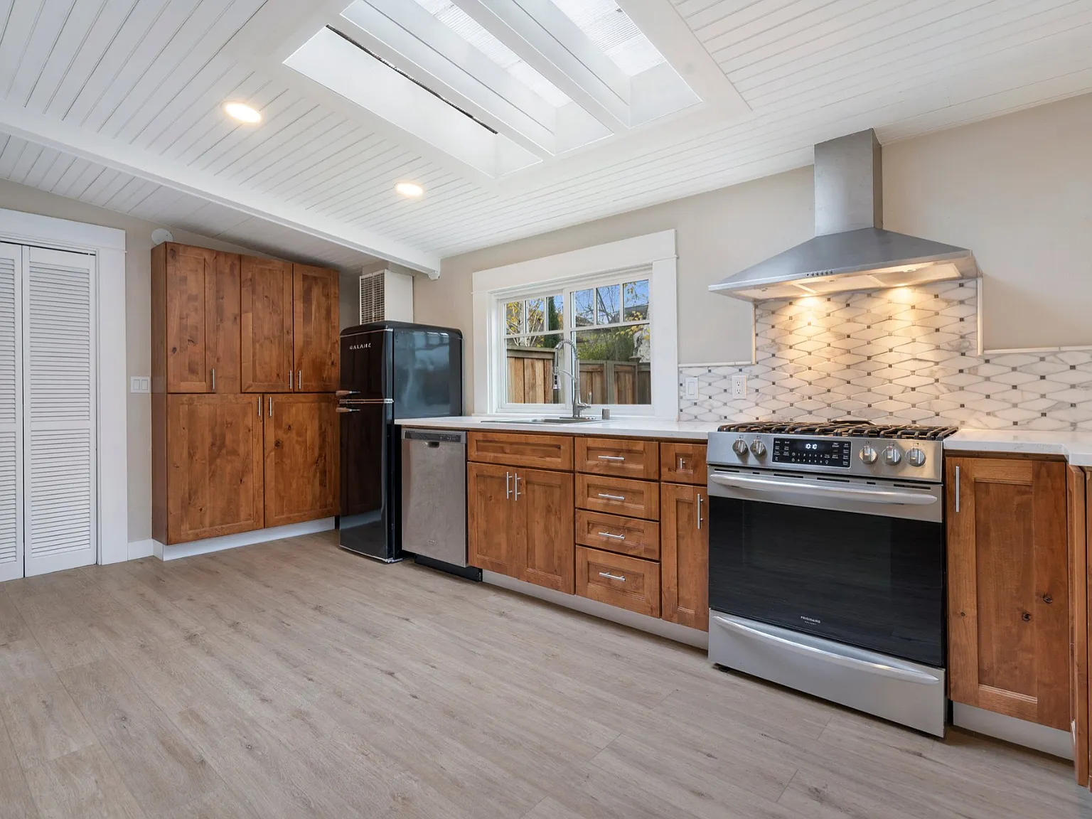 1 bed, 850 sqft, $1,950 — Photo 1