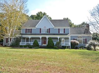 4 Smoke Run, Pittstown, NJ 08867