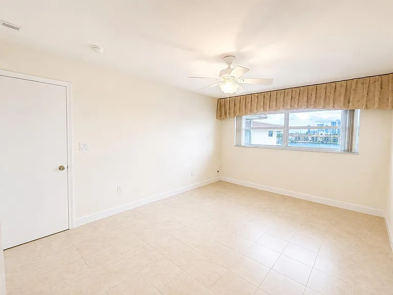 2200 Diana Dr #410 — Photo 11