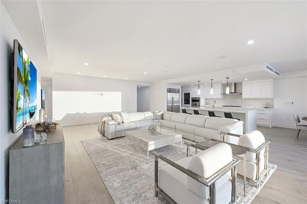 4 bed, 4.5 bath, 3290 sqft, $50,000 — Photo 2