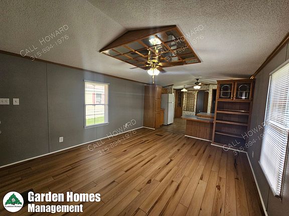 3rd image of 442 Tulip Dr