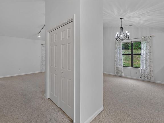 4th image of 598 Pebblecreek Ct