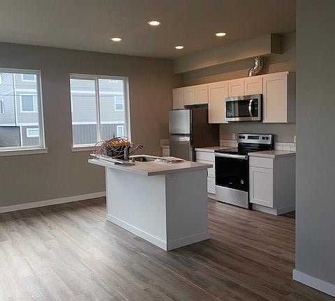 5th image of 4012 S Warner St #B