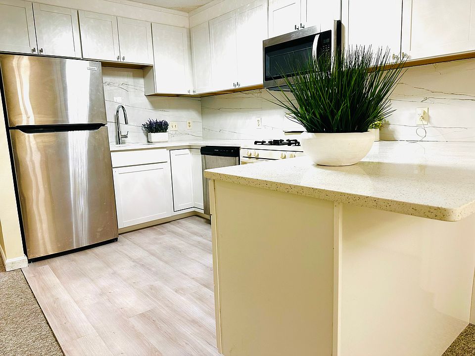 1st image of 5 New Haven Dr Unit 303