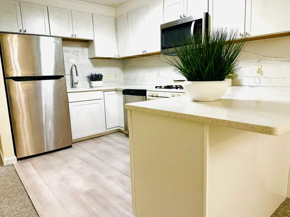 5 New Haven Dr Unit 303, Nashua, NH 03063