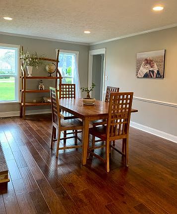 3rd image of 301 Somerset Way Ct