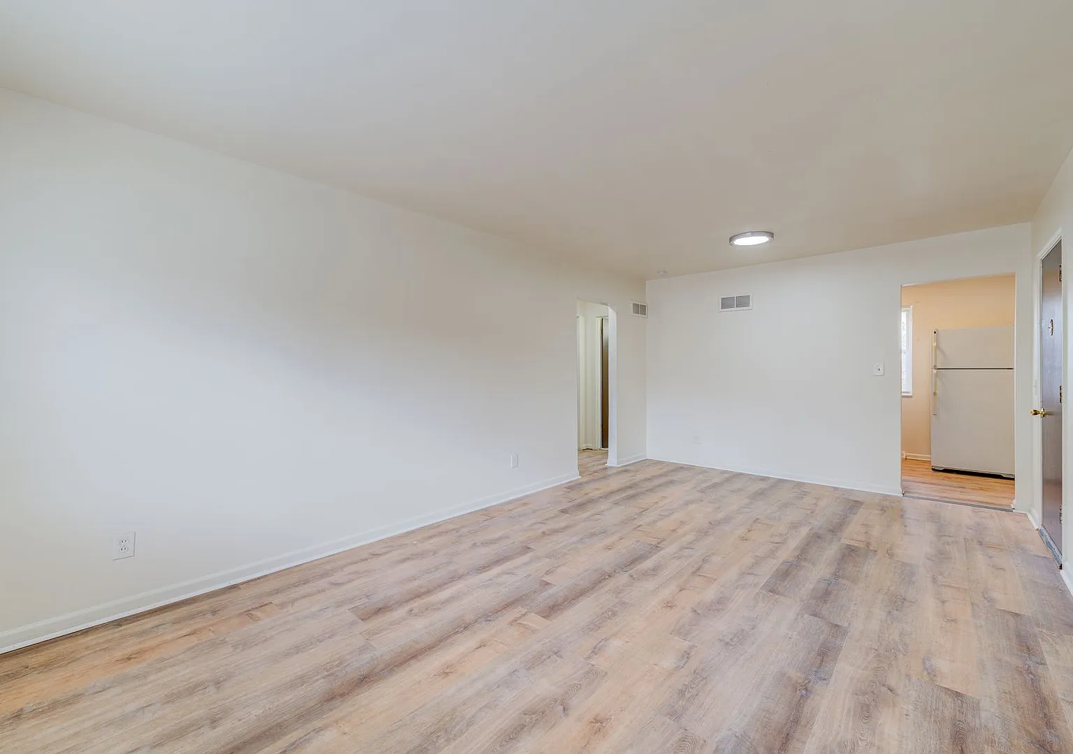 (483) 5830-44 Bermuda Rd — Photo 4