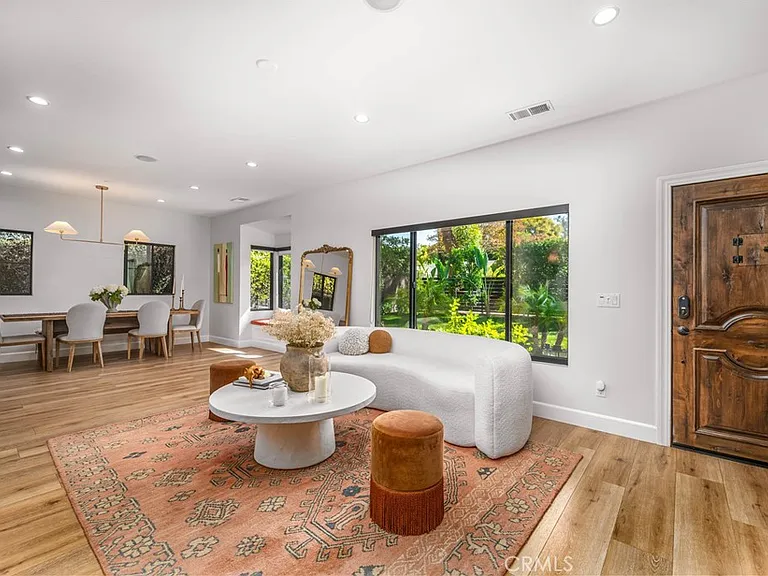 21327 Providencia St — Photo 30
