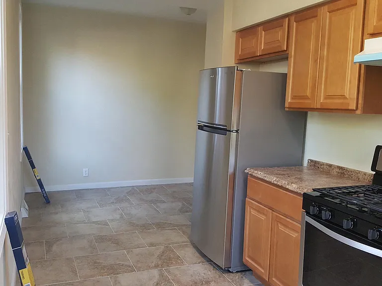 86 Craighead St — Photo 3