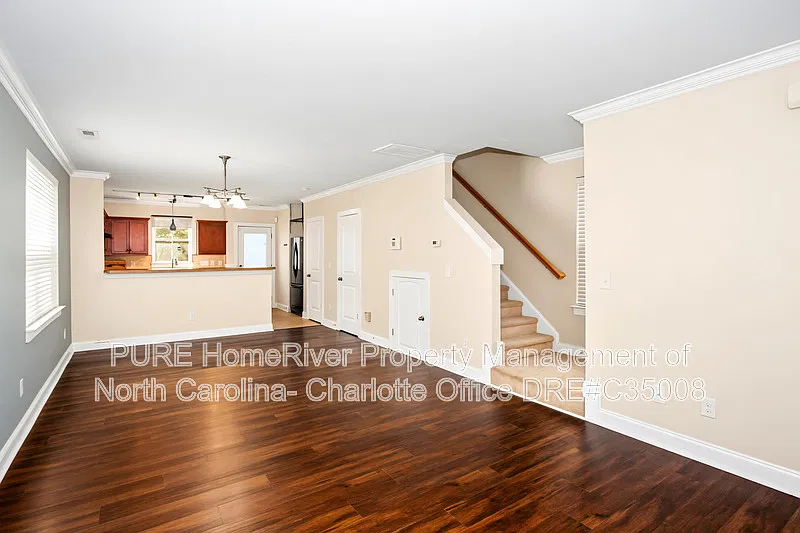 3 bed, 3.0 bath, 1299 sqft, $1,799 — Photo 3