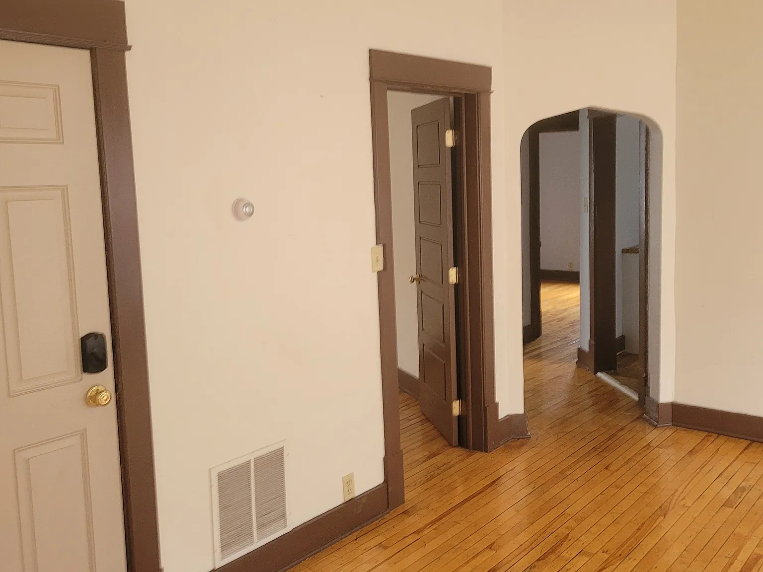 839 Aurora Ave — Photo 4