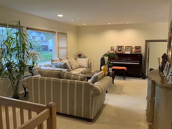 4th image of 261 Gramercy Dr