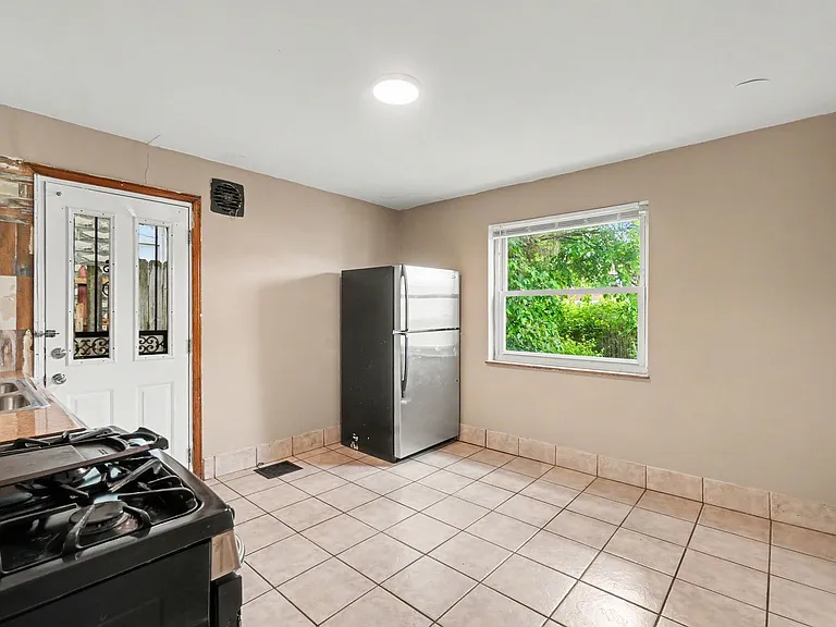 937 Grand Ave — Photo 9