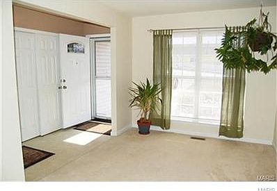 4th image of 10709 Farview Ave