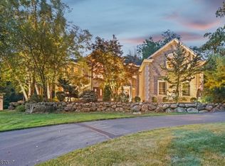 26 Degraaf Ct, Mahwah, NJ 07430
