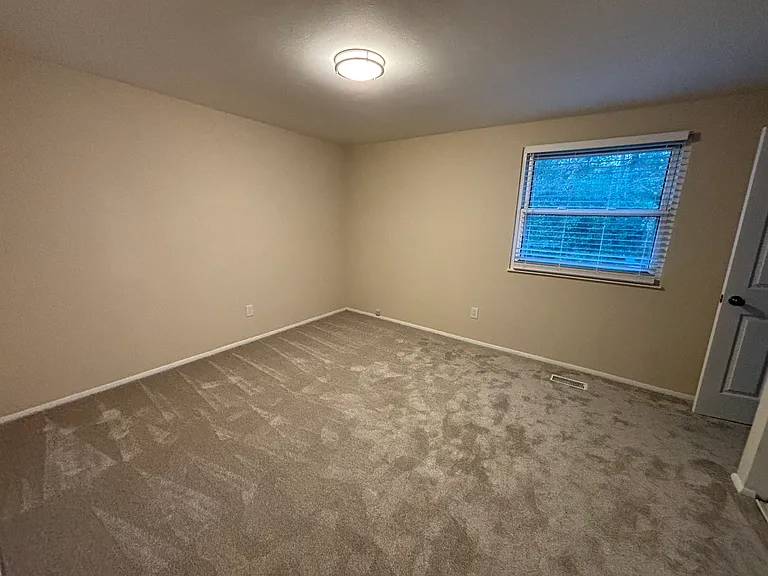 1603 Van Dyke Dr — Photo 15