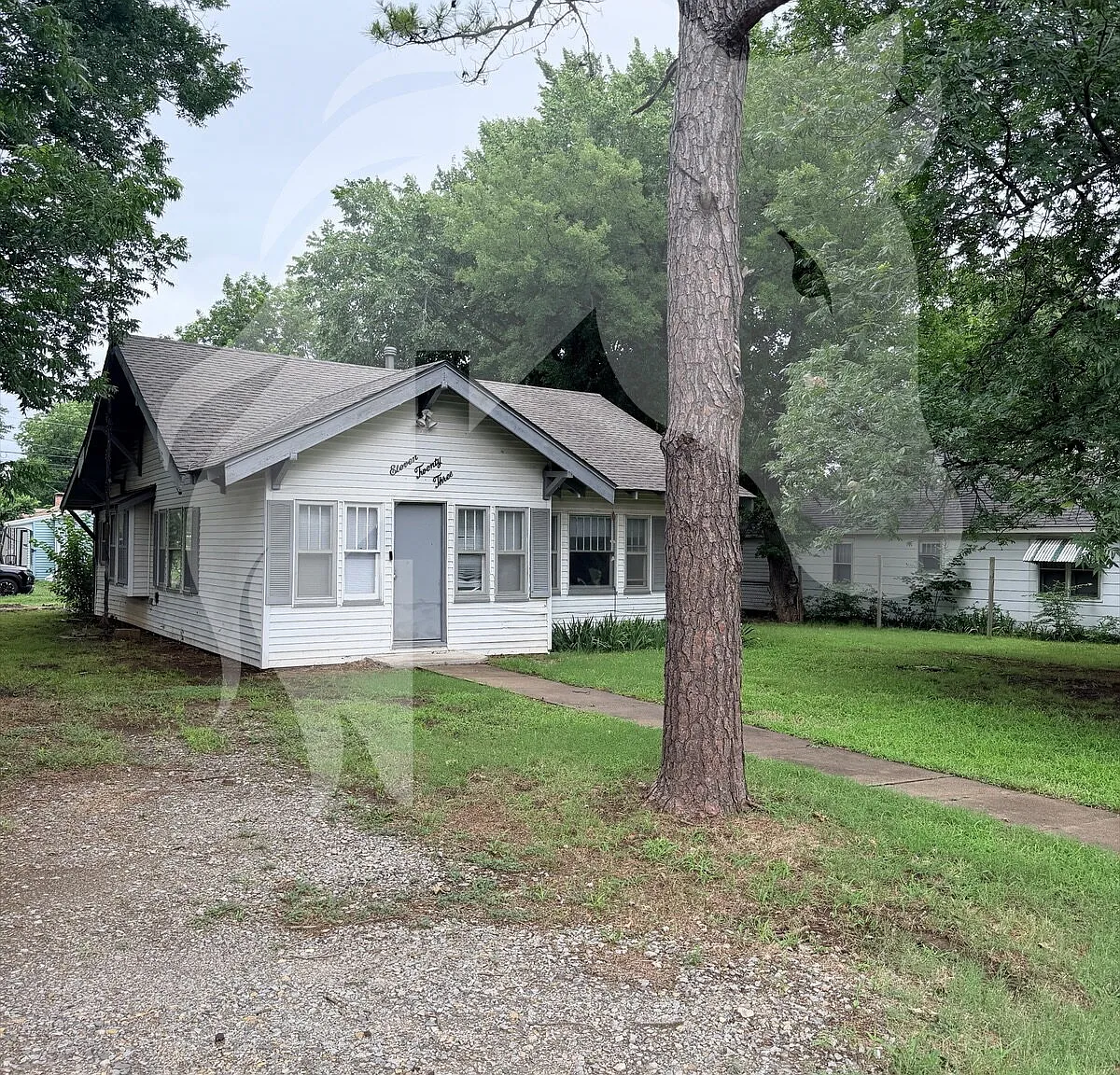 3 bed, 1.0 bath, $975 — Photo 1