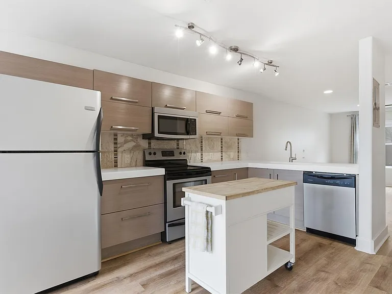 1101 Grove Blvd #201 — Photo 7