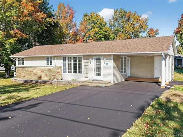 92 Du Couvent, Bouctouche, NB E4S 3B9