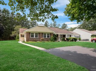 62 Hearthside Dr, Mount Sinai, NY 11766