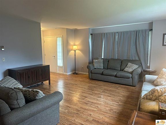 4th image of 110 Castle Heights Rd