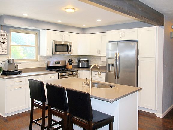 2nd image of 434 Rosanne Dr