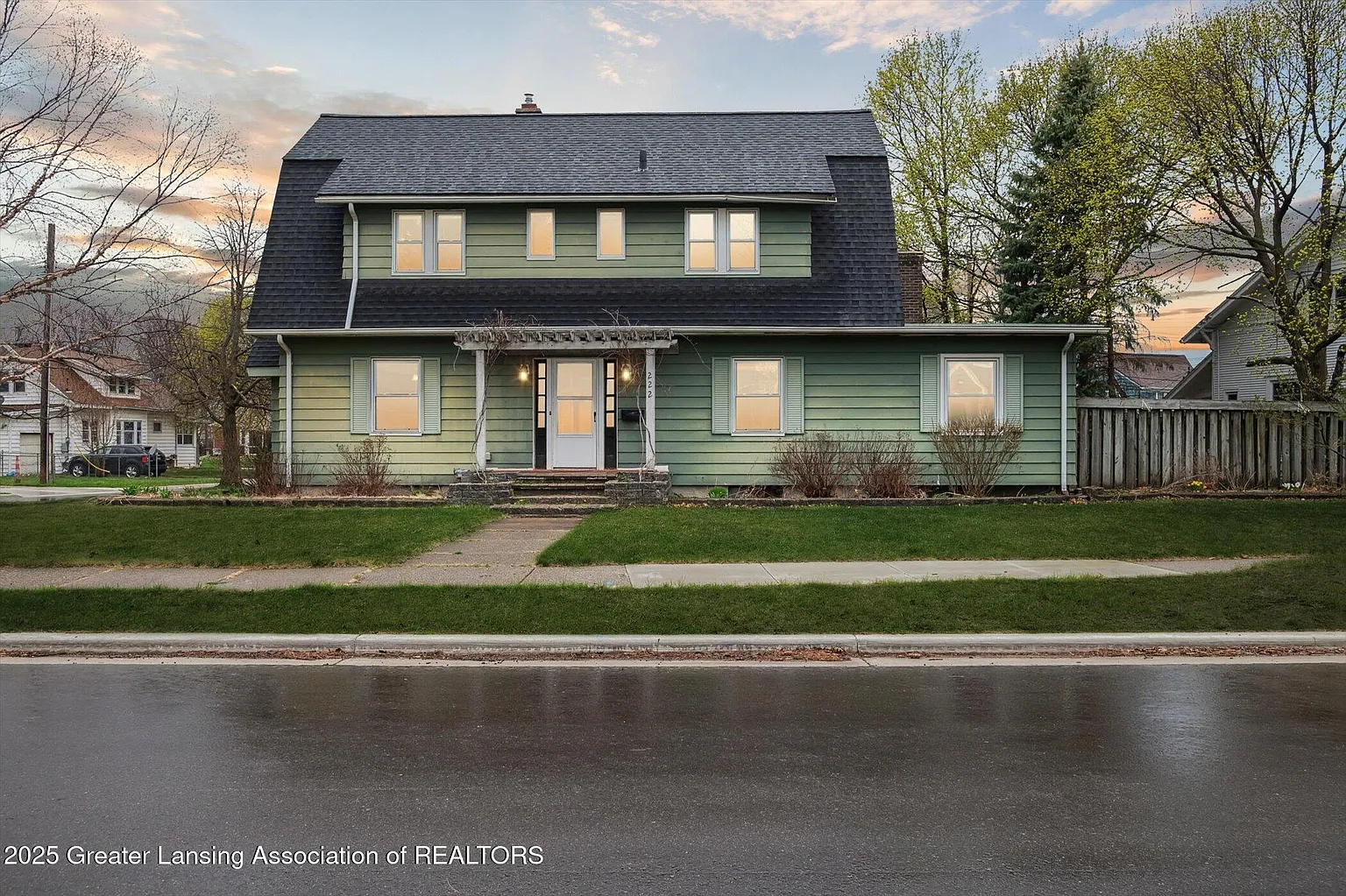 222 Strathmore Rd photo 1