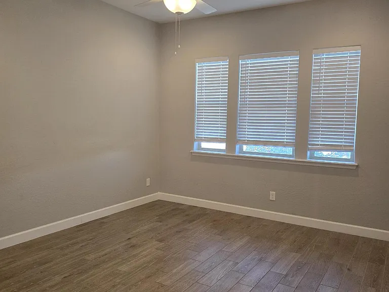 5605 N 189th Dr — Photo 5