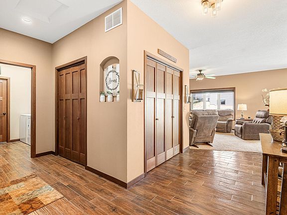 5th image of 290 Acorn Pl NE
