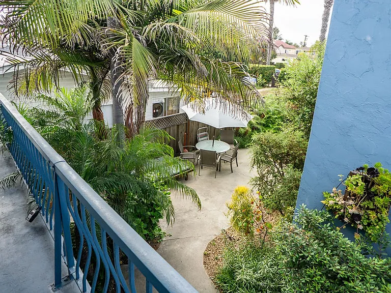 855 Emerald St #B — Photo 15