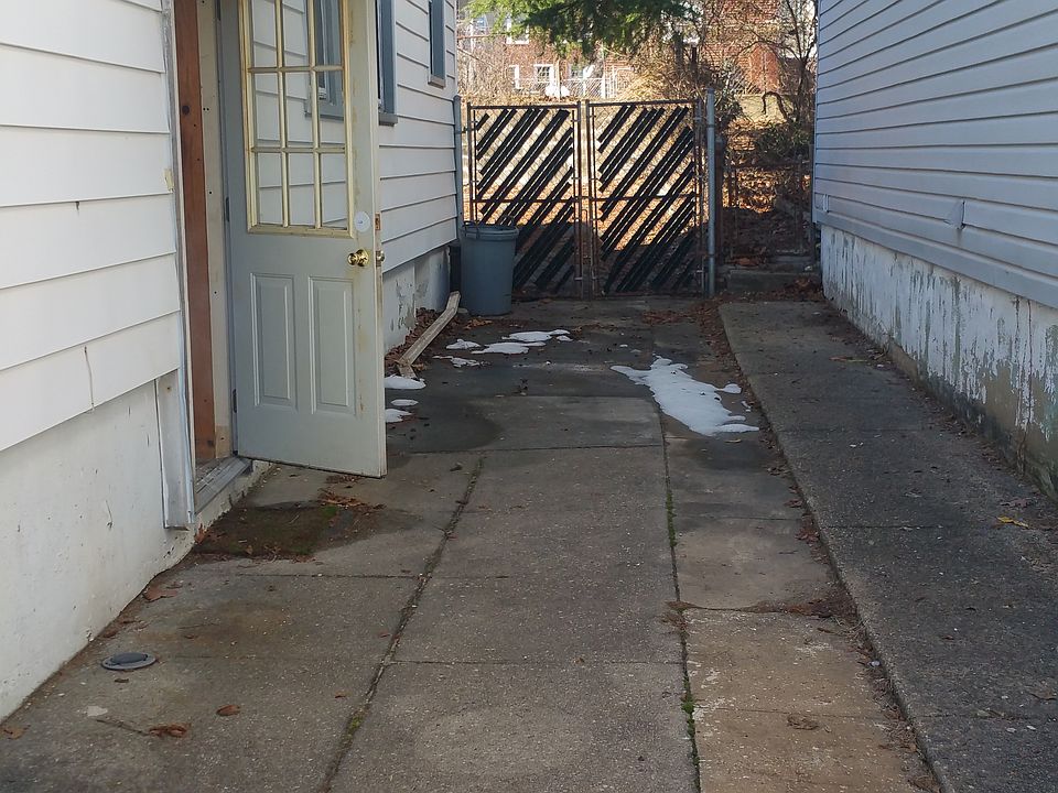 2nd image of 149-40a Raleigh St.