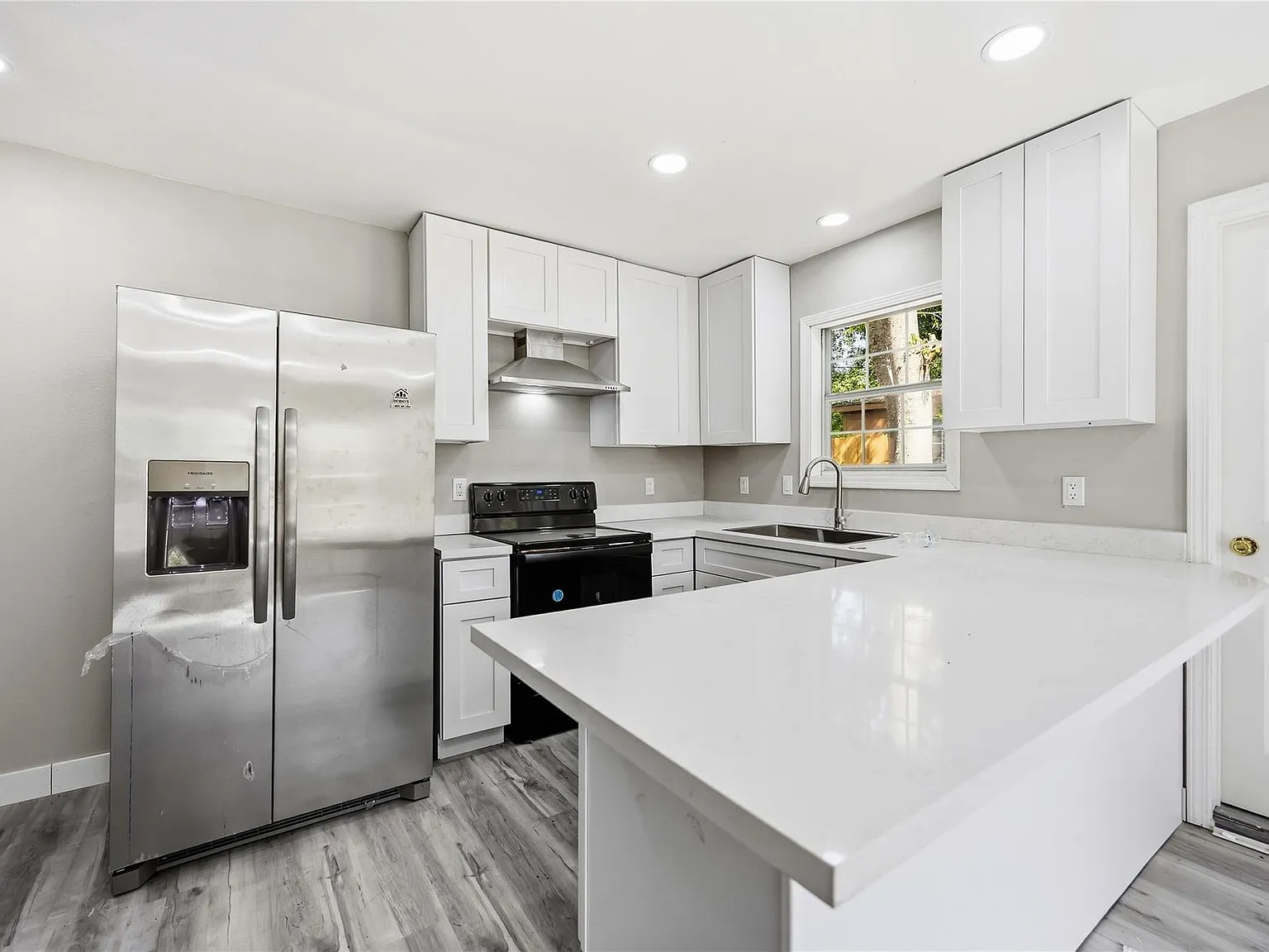 6 bed, 3.0 bath, 2836 sqft, $1,800 — Photo 3
