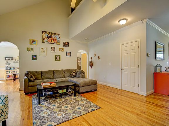 5th image of 247 Hunters Pointe Dr