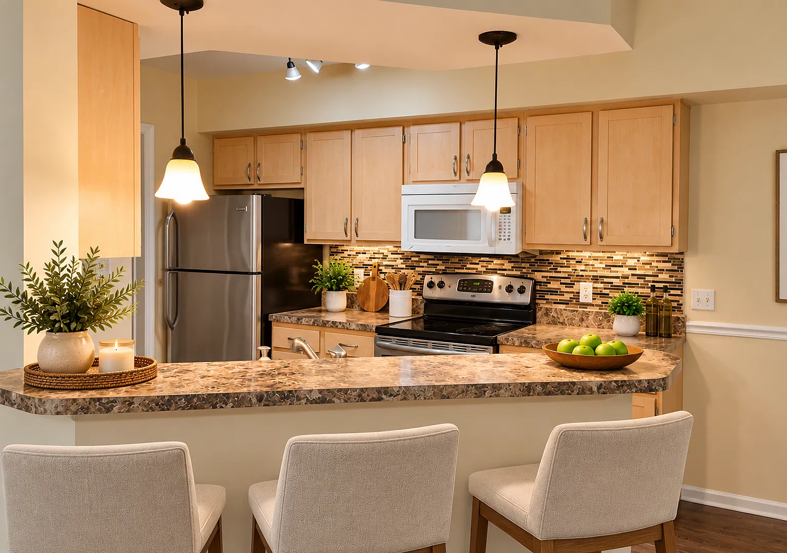 Beautiful 2/2 Conservation View Condo at The Crest close to UCF and Valencia College. — Photo 2