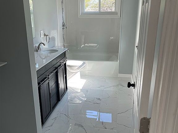 3rd image of 213 Beech St