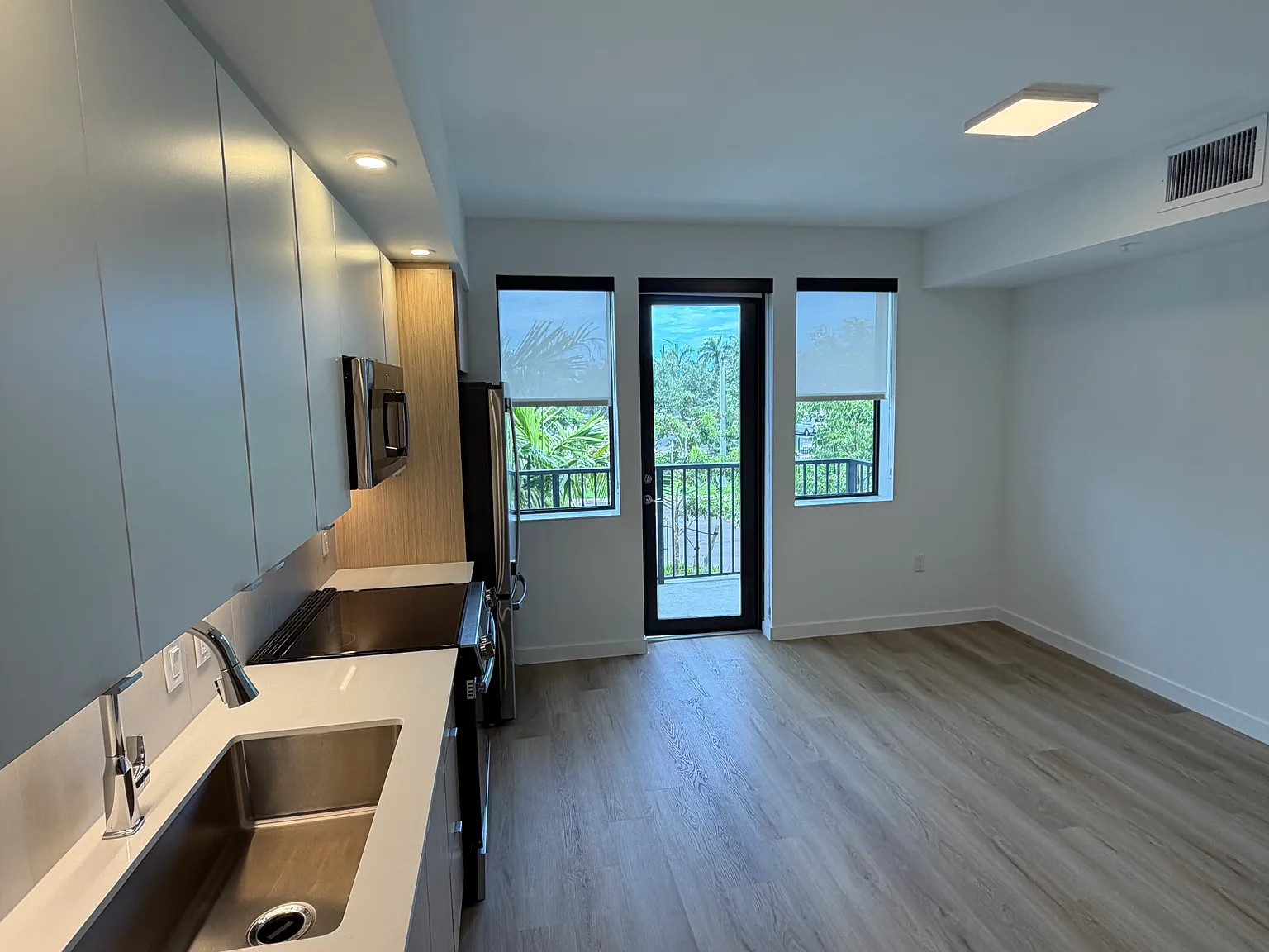 Studio, 570 sqft, $1,921 — Photo 3