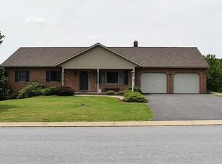 690 Sue Dr, Lititz, PA 17543