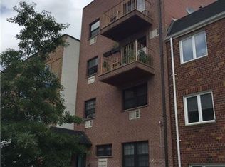 3045 32nd St, Astoria, NY 11102