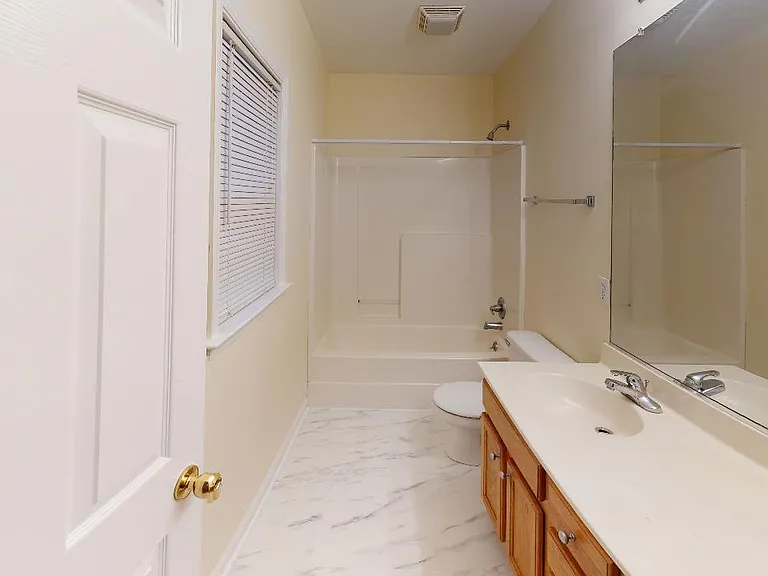 2428 Somerset Place Dr — Photo 4
