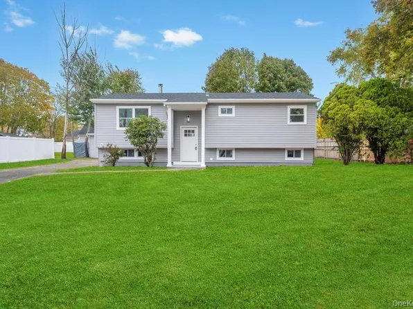 3004 New London Avenue, Medford, NY 11763