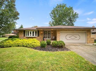 6161 Winchester Dr, Seven Hills, OH 44131