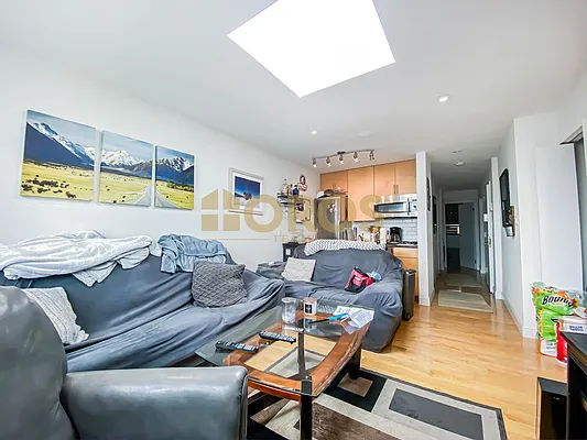 Rented by City Connections Realty | media 19