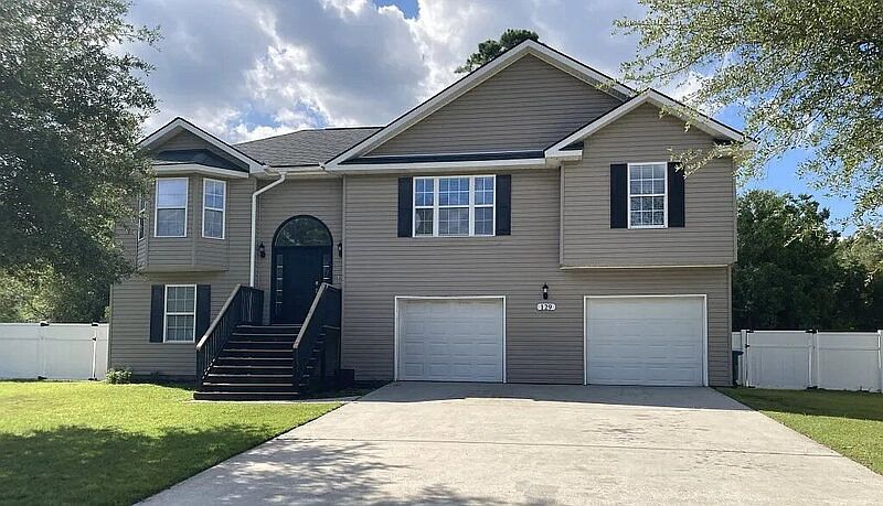 1st image of 129 Ridgewood Cir