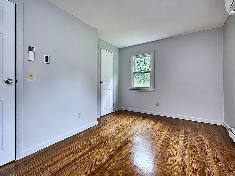 85 Longmeadow Dr — Photo 8